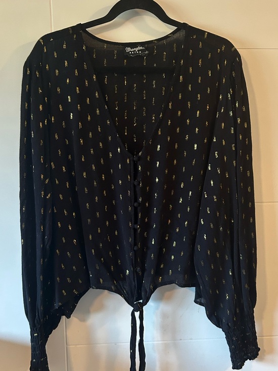 Wrangler Tops - Wrangler Black Top with Gold Accent Threading